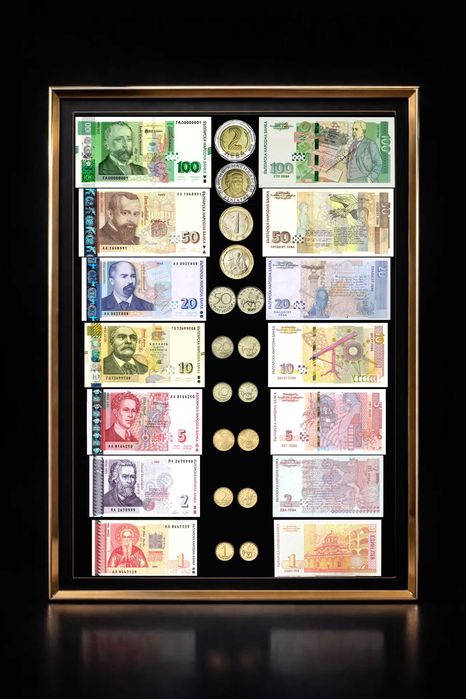 Стилна рамка с банкноти и монети