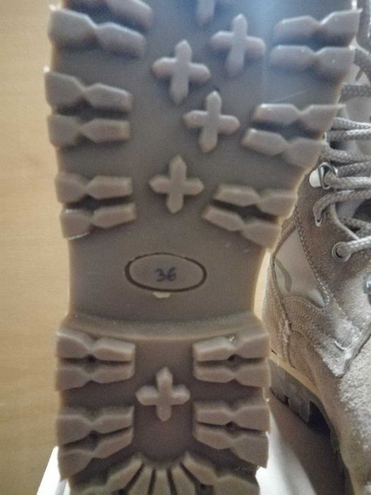 Нови военни кубинки номер 36-камуфлажни  И  черни  топли боти 35 ном