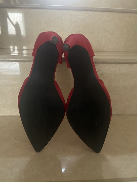 Обувки на висок ток