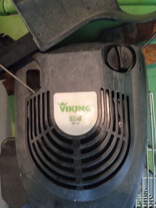 Продавам бензинова косачка Викинг 443 в добро състояние е косачка