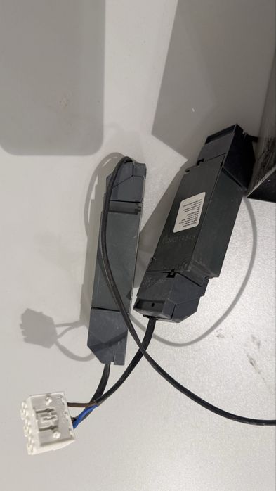 Продам потолочные светильники