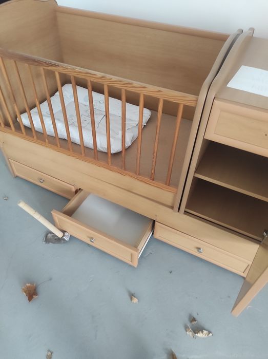 Продавам детско легло