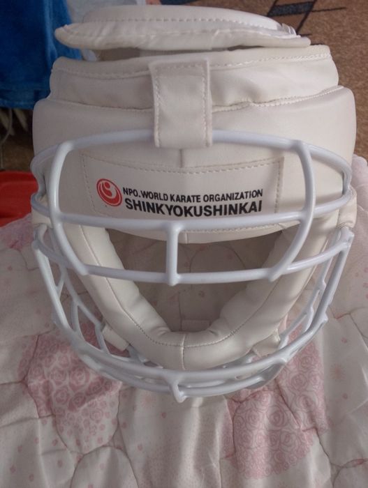 Продам шлем для карате