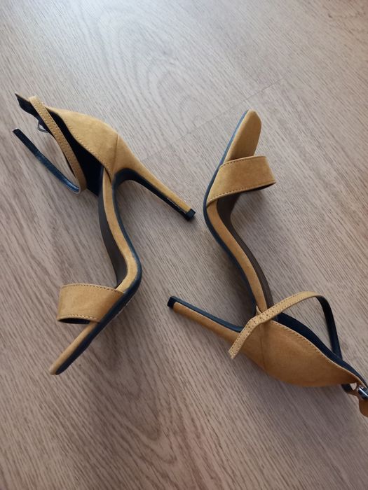 Sandale mustar marimea 38 New Look