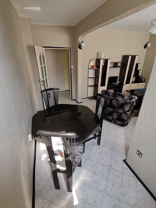 Дава се под наем Тристаен апартамент в Бургас, Славейков - 67 кв.м за 200 € - Снимка #2