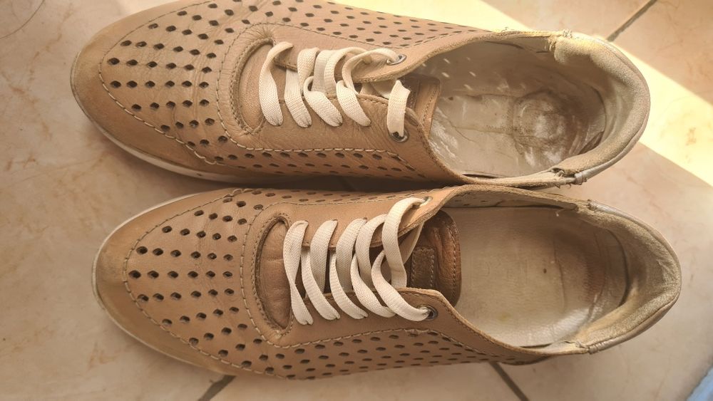 Кроссовки и босоножки