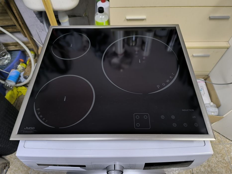 Индукционен плот JUNO Electrolux