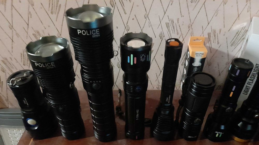 Lanterne metalice lumina puternica acumulator zoom raza 100-900m