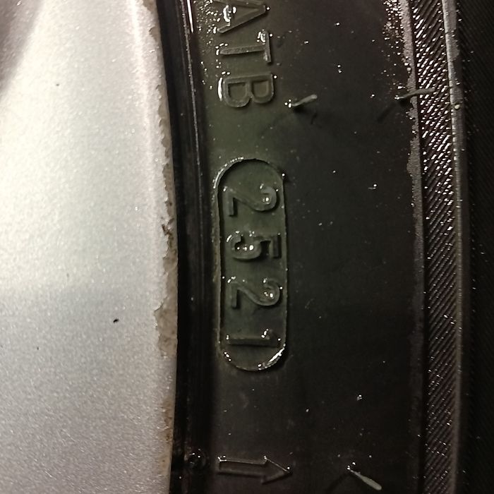 Хюндай ИХ 35 оригинални джанти 17 цола със зимни  гуми