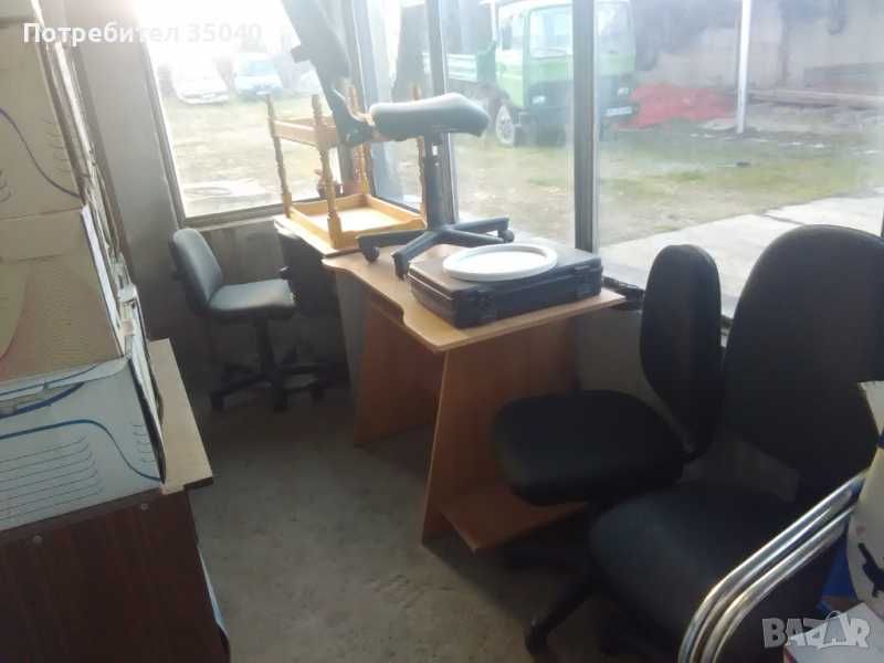 Офис обзавеждане /бюра,столове и маса/