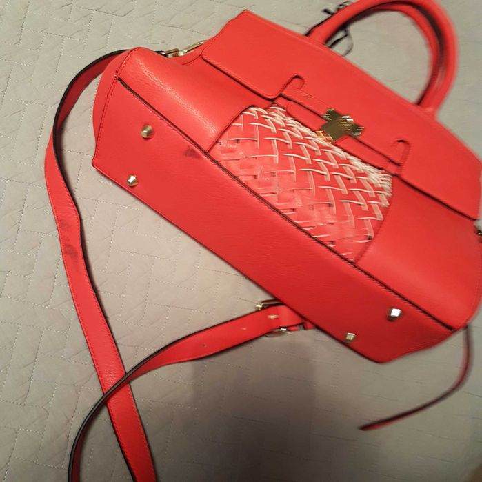 Червена чанта нова