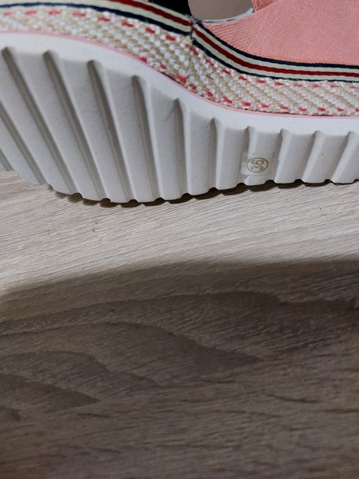 Дамски сандали на платформа