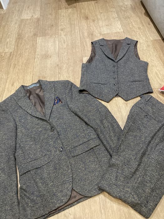 Продам костюм тройку