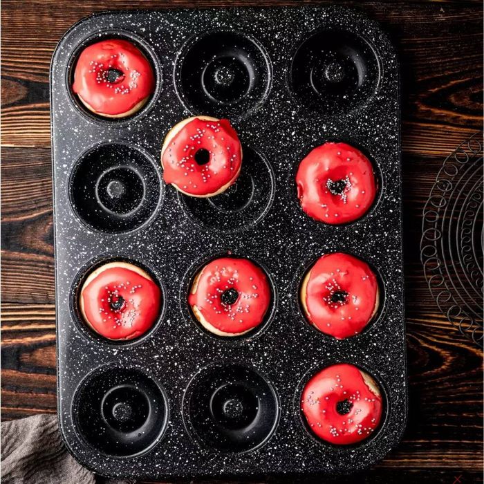 Forma de copt, pentru coacerea a 6 briose, cu invelis antiaderent,