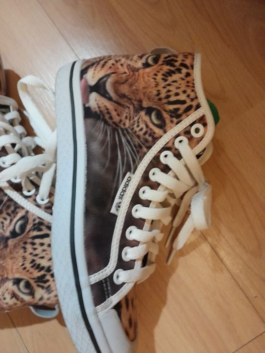 Продавам дамски  маратонки