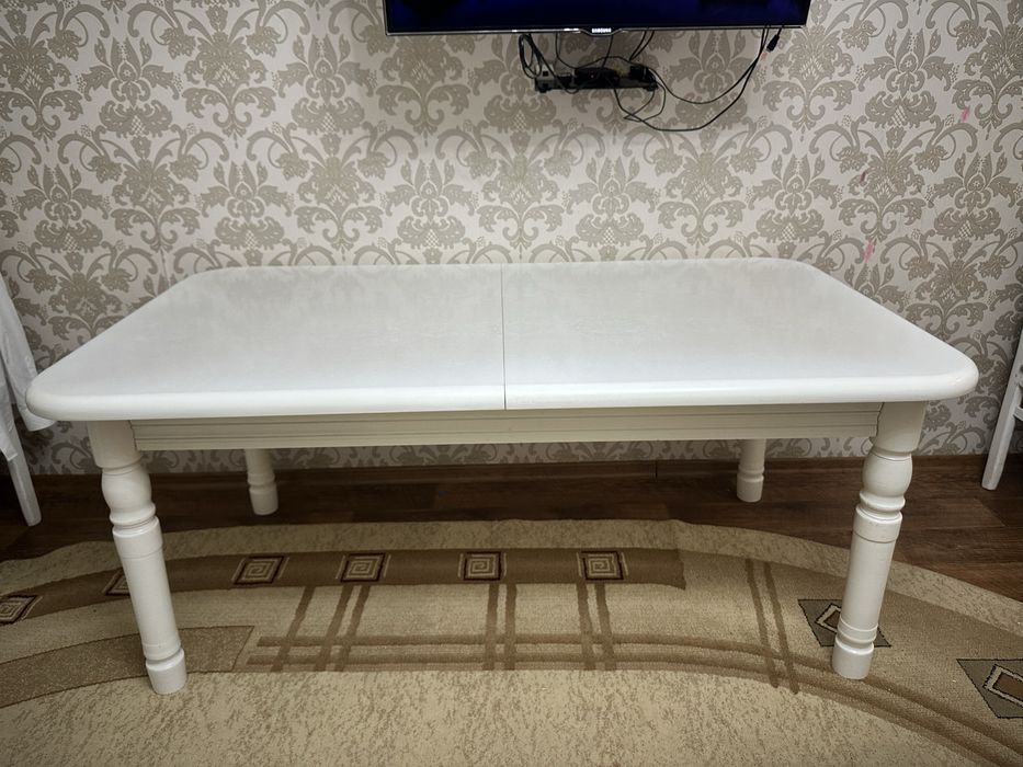 Продам стол для гостиной