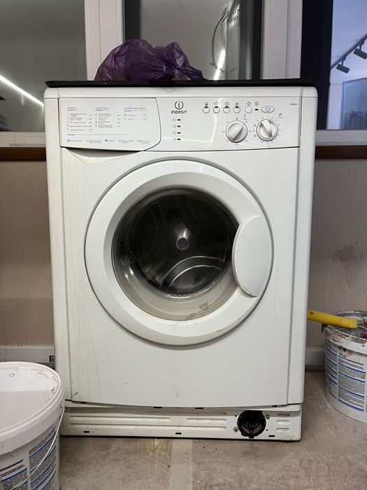 Продам стиральную машину Indesit