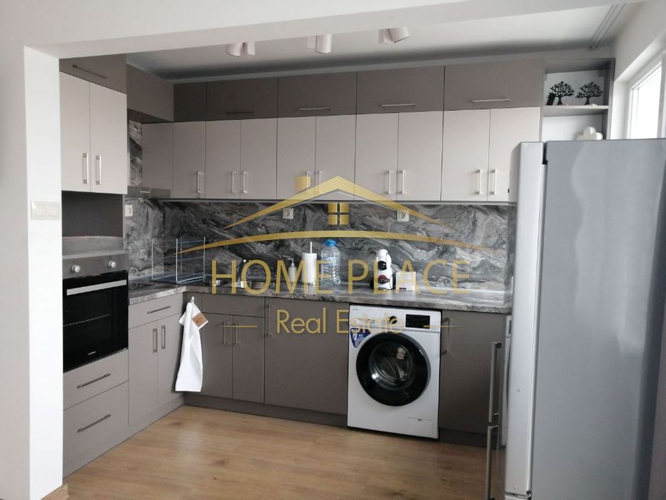 Тристаен апартамент, тухла, старо строителство – след основен ремонт,