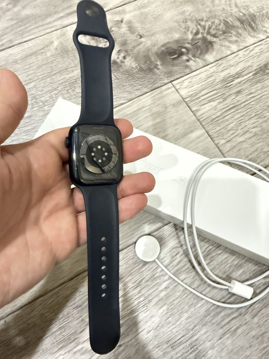 Продам Apple Watch Series 7 (45 мм)