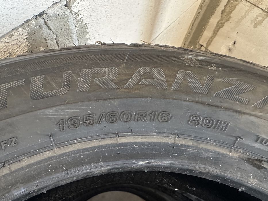 Vând caucicuri Bridgestone 195/60 r 16