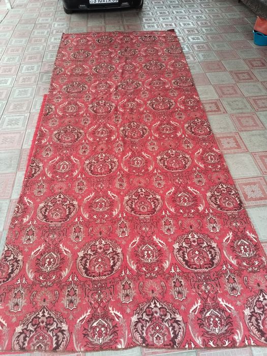 Продам ковёр красный