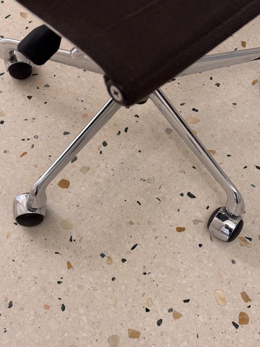 EAMES EA119 High Backrest