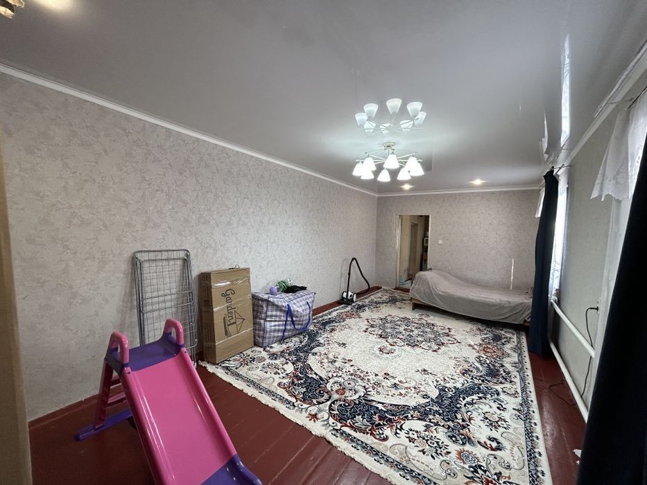 Продам Дом район мебельной