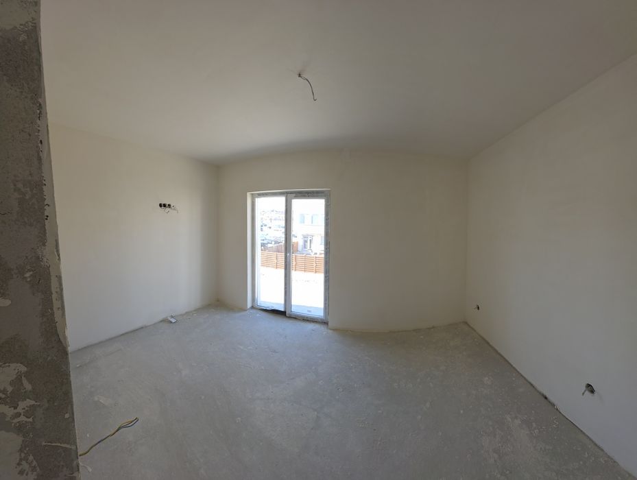 Comision 0! Etaj 1, living și bucătărie, baie, balcon, 2 dormitoare.
