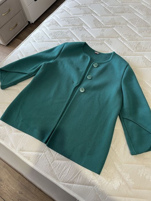 Теплый свитер бирюзого цвета