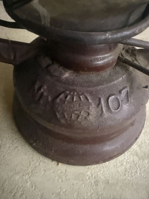 Военен газов фенер 107