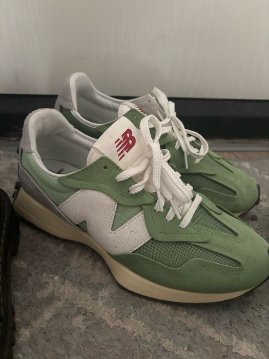 Продам кроссовки New Balance 327
