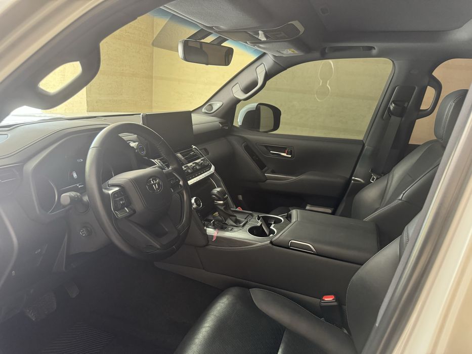 TOYOTA LAND CRUISER 300 SFX Z1 TVI   3.5L V6 Twin-Turbo Petrol