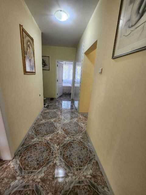 Дава се под наем Четиристаен апартамент в Търговище, Център - 108 кв.м за 484.5 € - Снимка #5