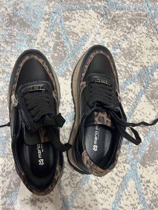 Женские кроссовки