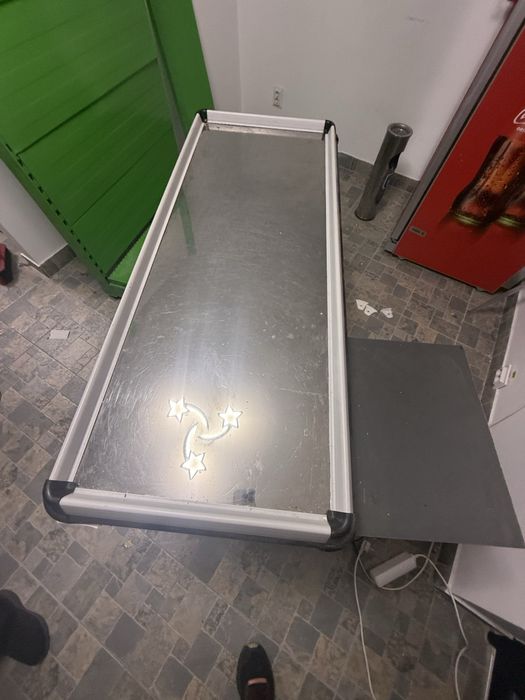 Masă pentru casă de marcat magazin – stare foarte bună