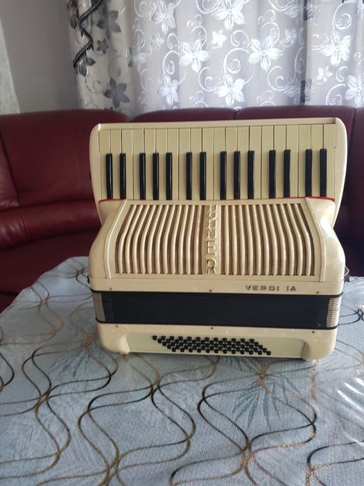 Vand acordeon hohner și flaut yamaha