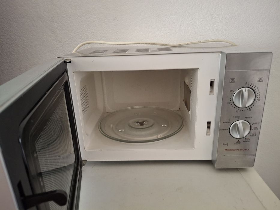 Микровълнова печка SEVERIN