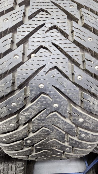 Продам комплект шин 285/60/18