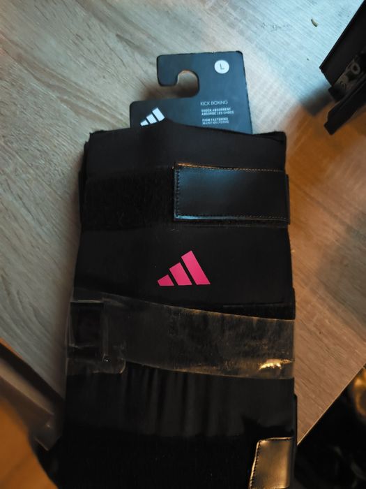 Protecții tibie Kickboxing / MMA Adidas – Noi cu etichetă (Mărimea L)