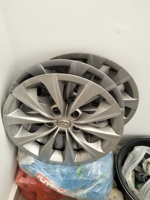 Продам колпаки на колёса размер 16 камри. Состояние среднее