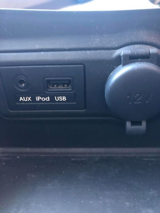 consola centrala spate cu aux si usb si bricheta hyundai ix20