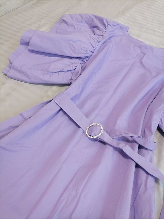 Къса рокля с ефектни ръкави