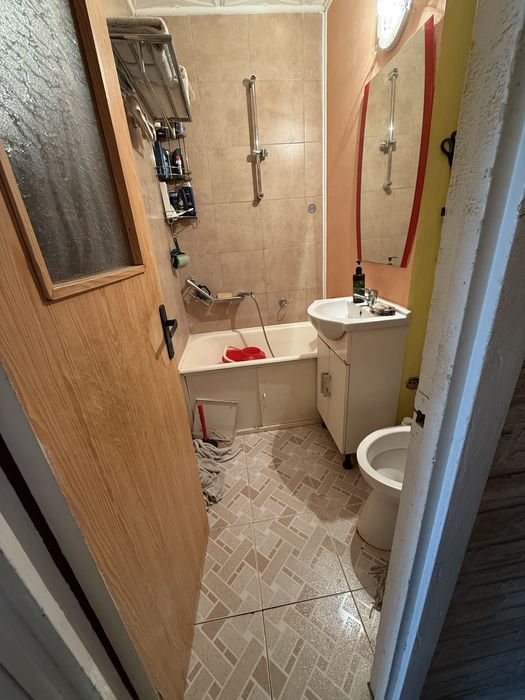 Apartament cu o camera + boxa, 23mp, etaj intermediar, 35.000 eur
