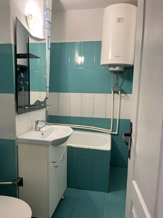 Vand apartament 0722844357 ( baie ,bucatarie ,cămară ,sufragerie si 2 dormitoare la parter, semidecomndat cu supra.utila  de 44 m2. Pret  negociabil