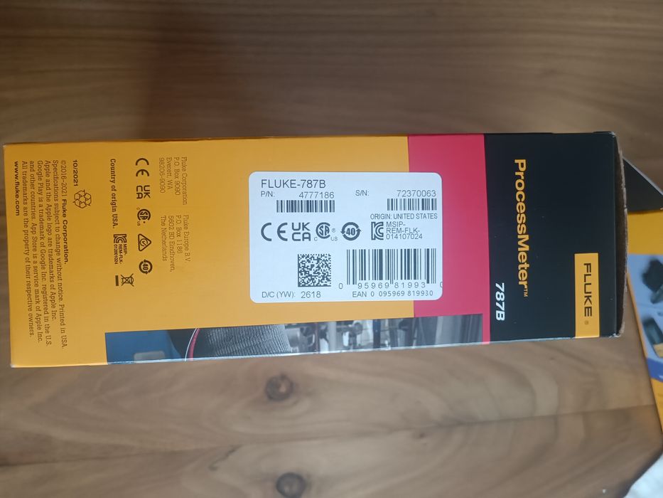 Vând clește ampermetric profesional Fluke 393 FC, nou, sigilat, în ambalajul original.