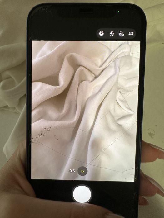 Vand Iphone 12.bhg