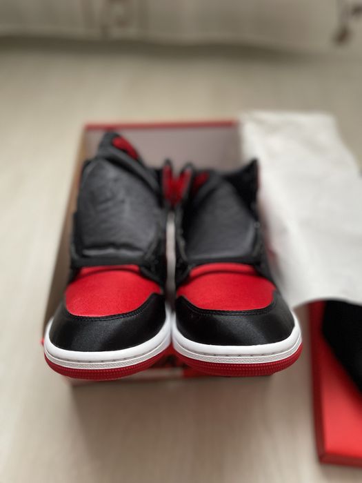 Jordan 1 OG Satin Bred