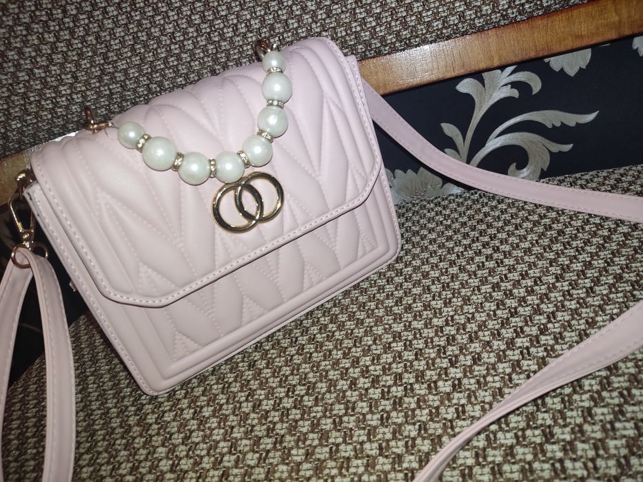 Скидка!Стильная сумка в розовом цвете с жемчугом от Pink Island