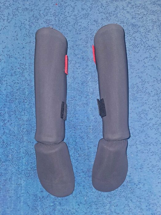 Kit Box Adidas (mănuși 12oz + bandaje) + Protecții tibie Outshock M – NEFOLOSITE
