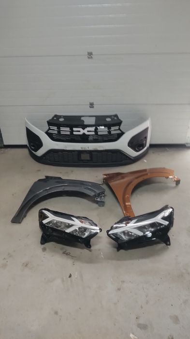 Bara fata , aripi dreapta și faruri Dacia jogger